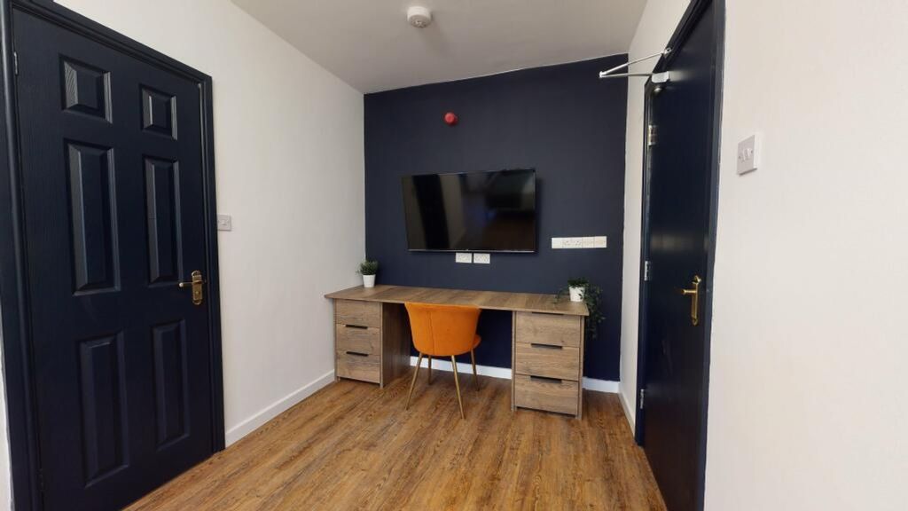 Property photo 3 of 3 A Tidy Communal Workspace Featuring A Desk And Mod...