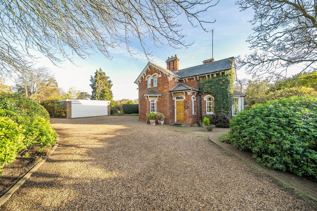 Property photo 1 of 31 1380341-28-6915B4078d8De.Jpg