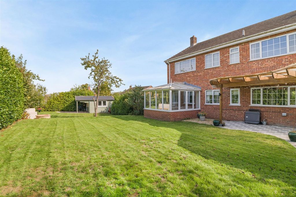 Property photo 2 of 41