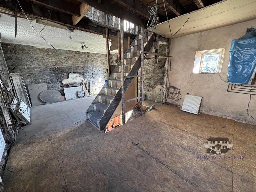 Property photo 3 of 14 Ground Floor