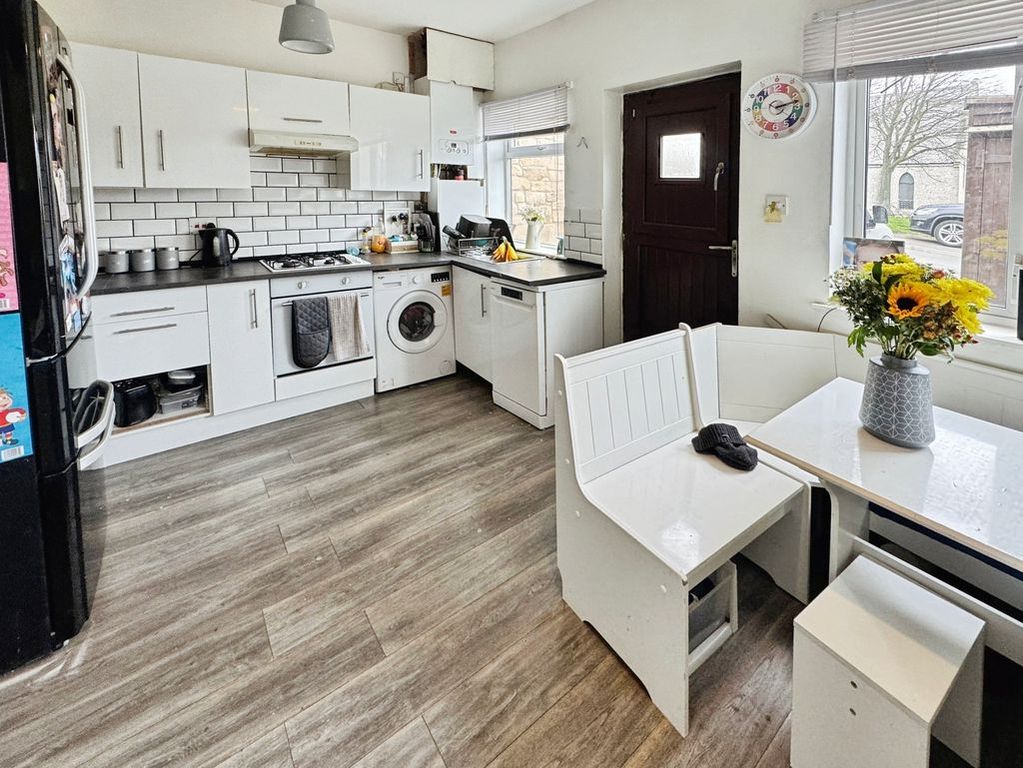 Property photo 3 of 8 Photo 7