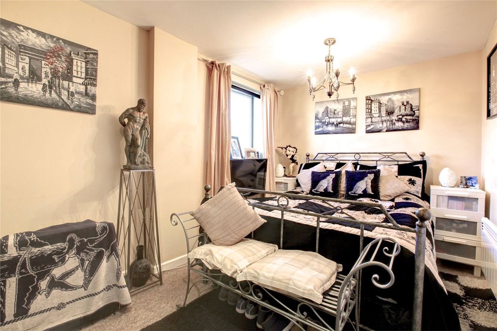 Property photo 3 of 8 Photograph 6