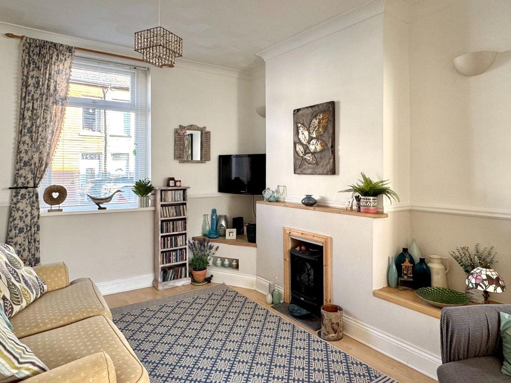 Property photo 2 of 24 Lounge/Dining Room