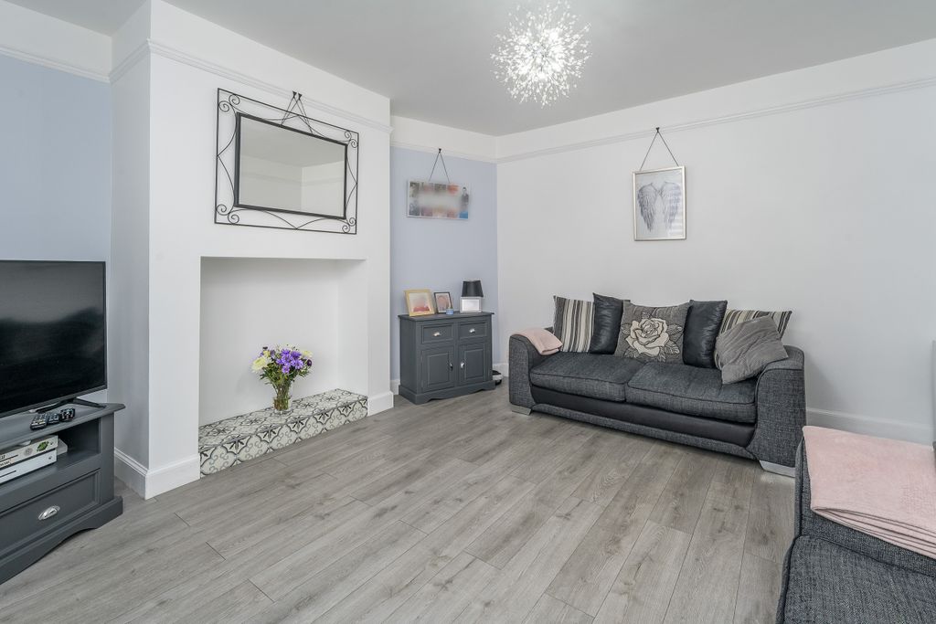 Property photo 3 of 23 Lounge-2