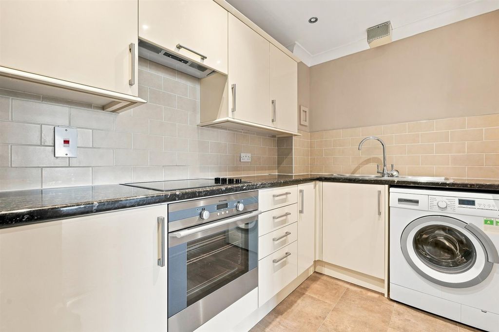 Property photo 2 of 24 2