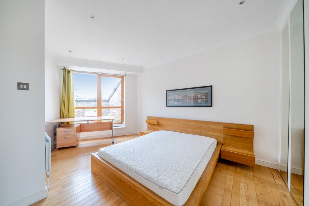 Property photo 3 of 6 Picture No. 24