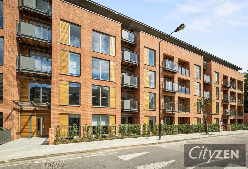 Property photo 1 of 19 Beaufort Court