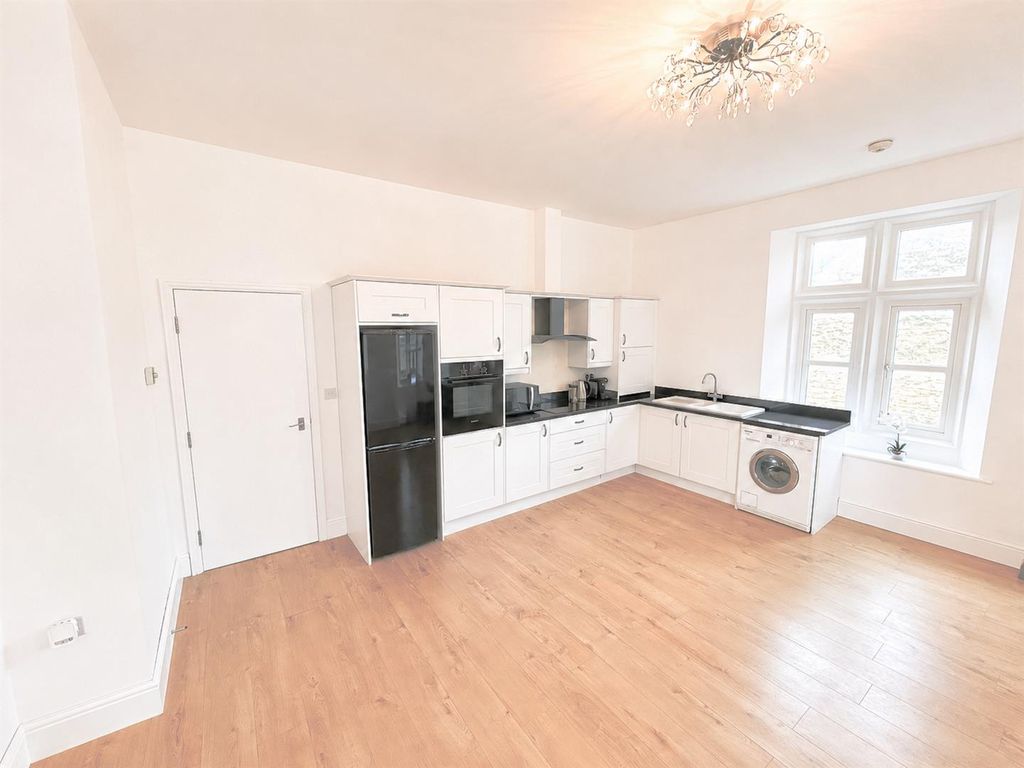 Property photo 2 of 12 c4Ad41c0-8E9F-4d37-85c4-725Ccd24d59c.Png