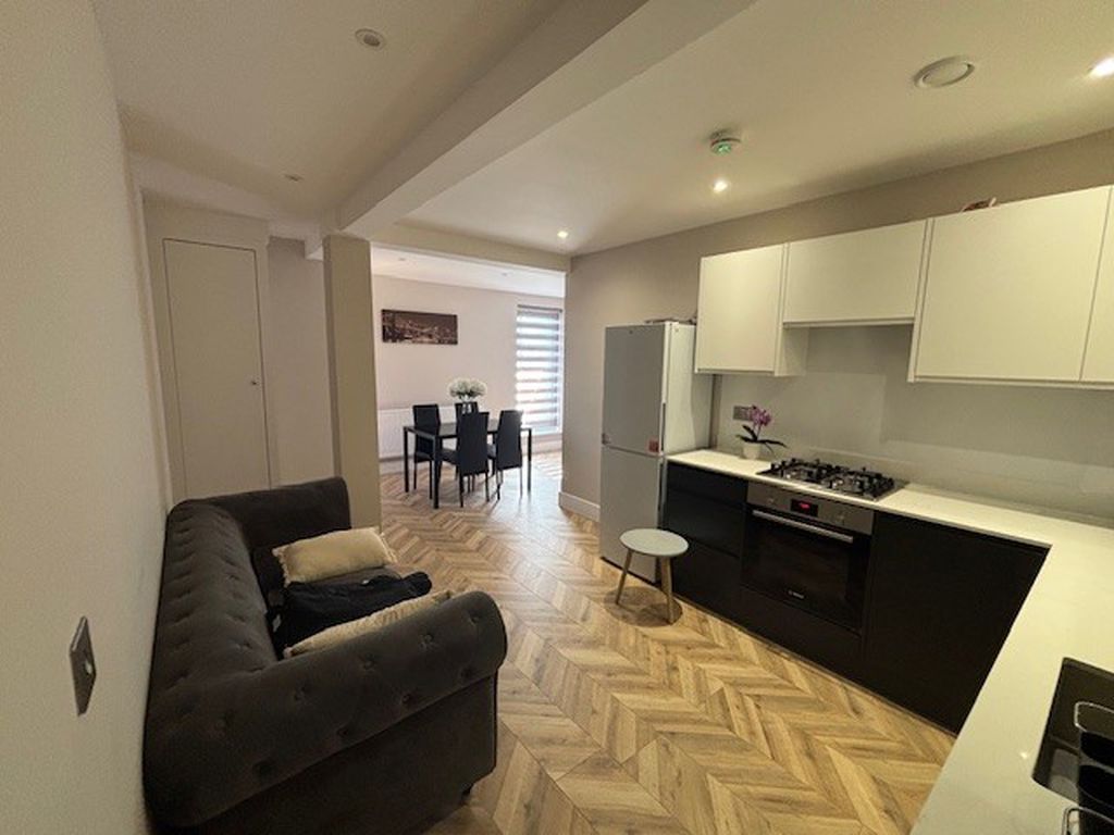 Property photo 1 of 9 Photo 9