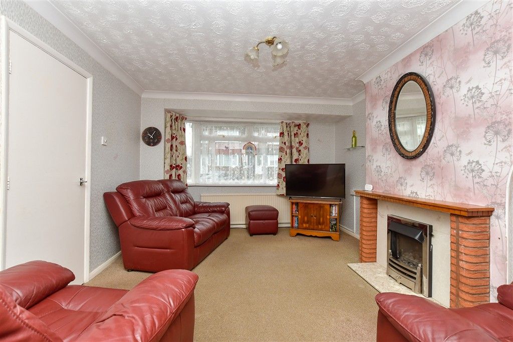 Property photo 3 of 11 Lounge