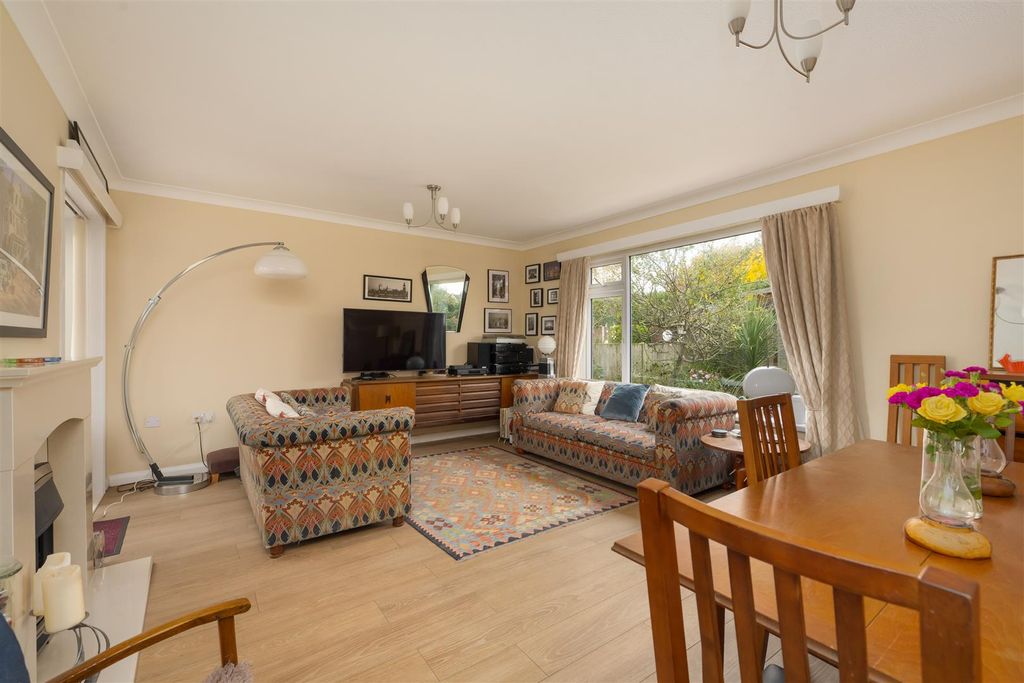 Property photo 2 of 22 Cherry Garden, Herne Bay