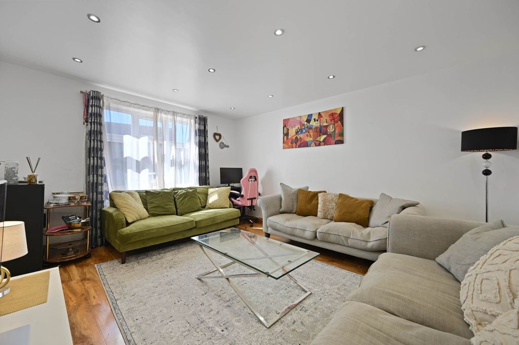 Property photo 2 of 11