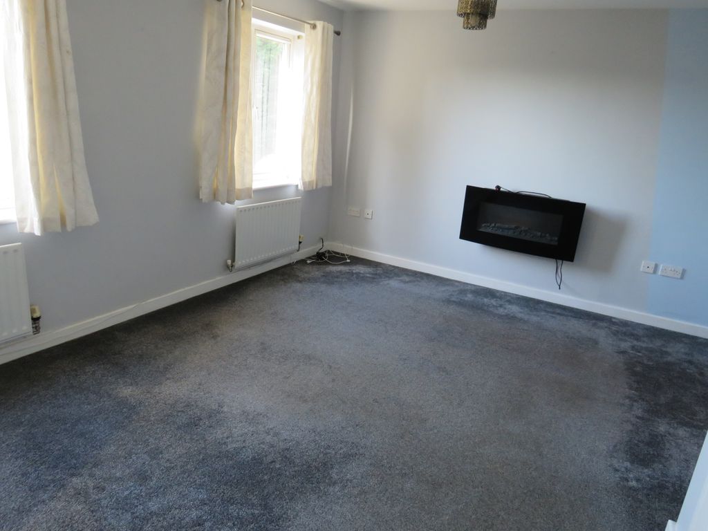 Property photo 3 of 11 Living Room