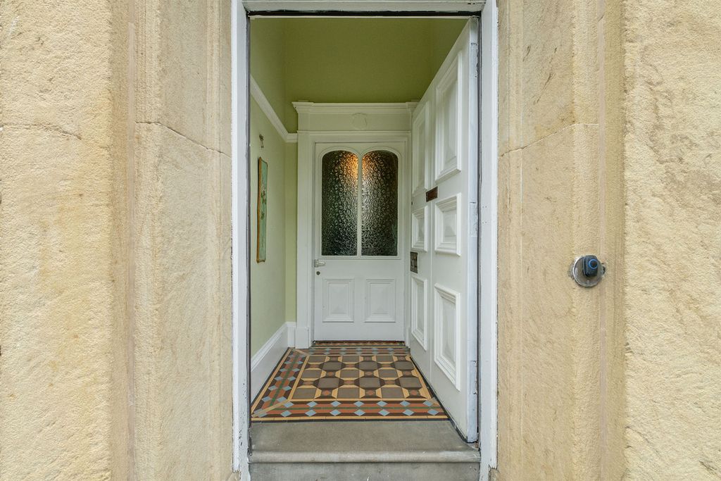 Property photo 3 of 25