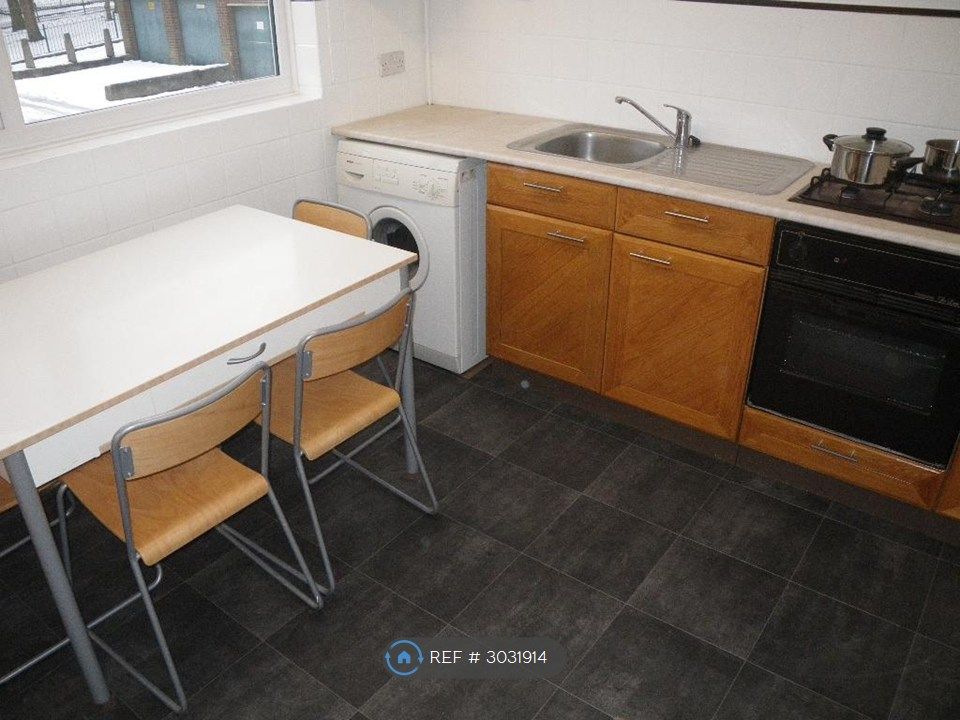 Property photo 3 of 10 Kitchen Basin