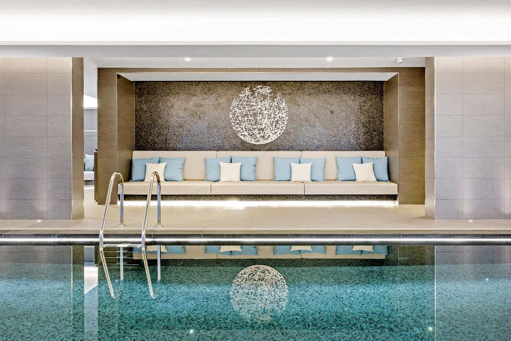 Property photo 3 of 15 Infinity Swimming Pool (2).Jpg