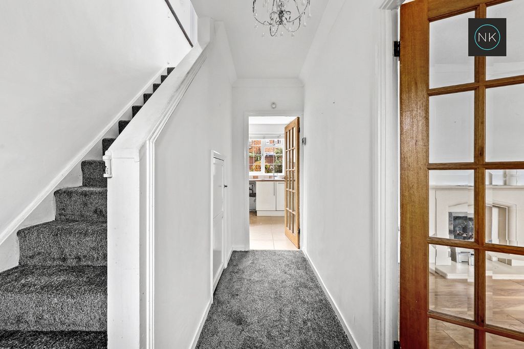 Property photo 2 of 22 5281481