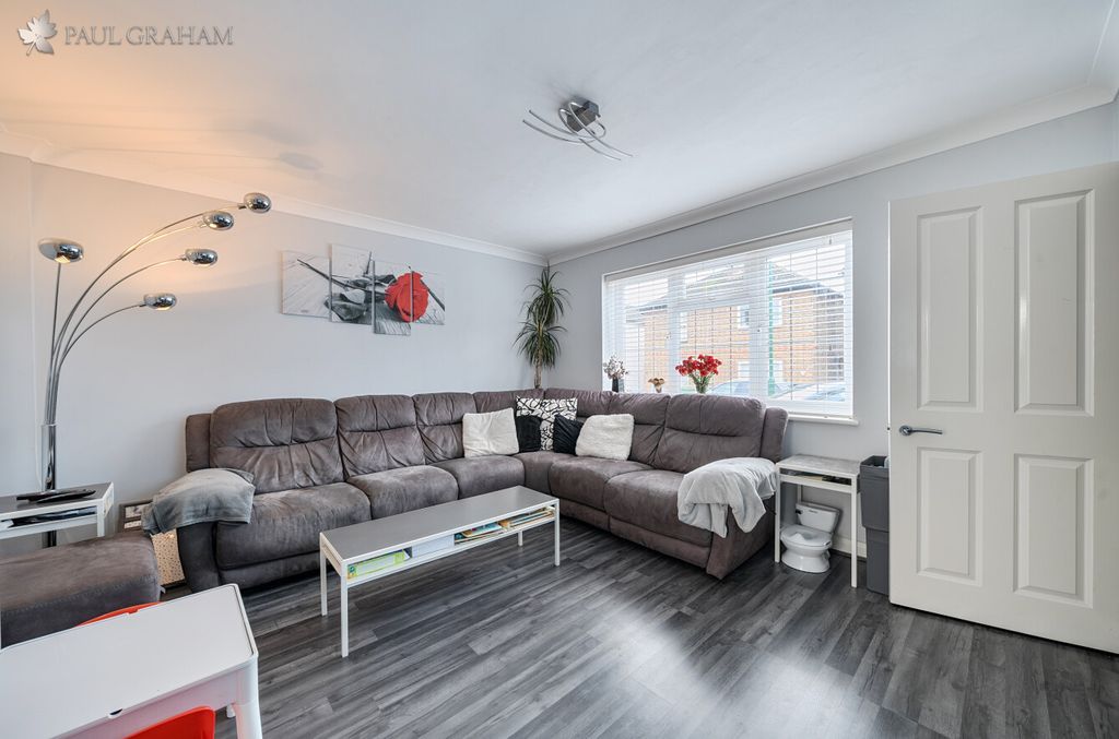 Property photo 2 of 20