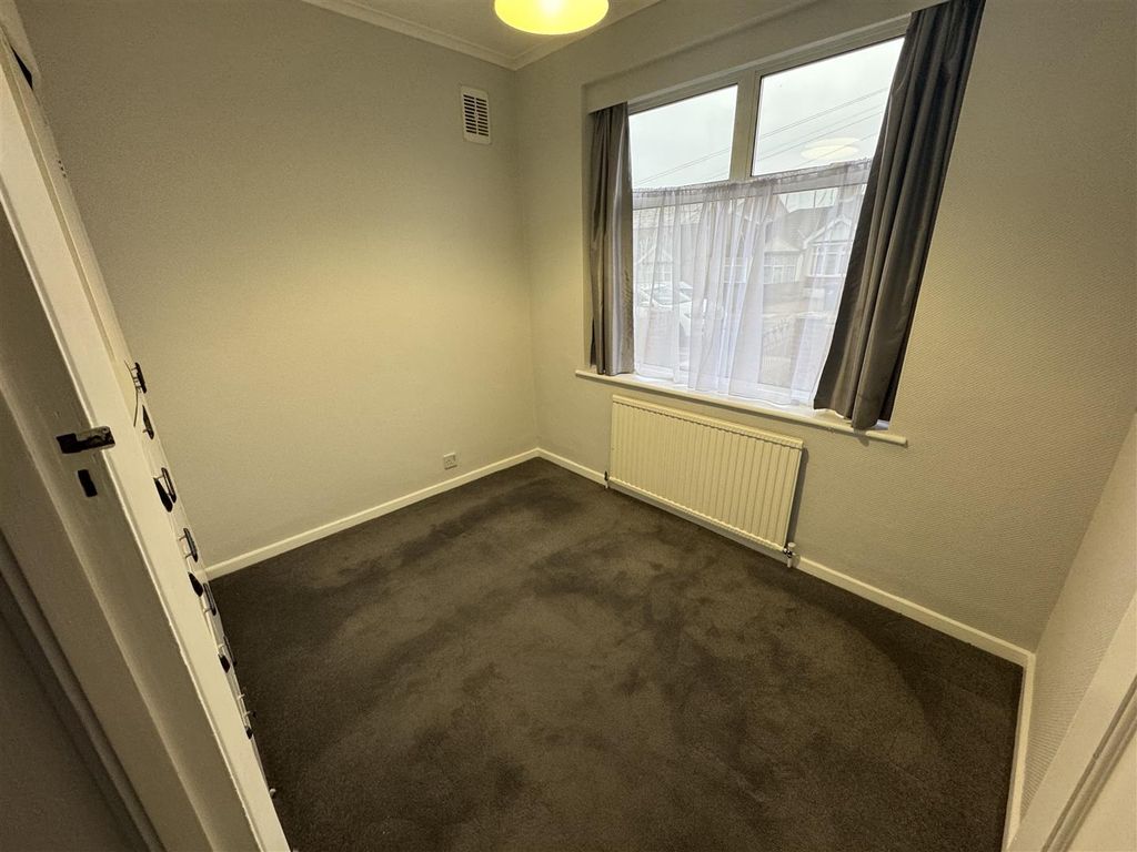 Property photo 3 of 11 Bedroom 2