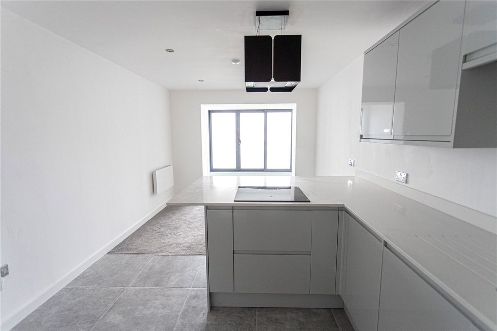 Property photo 3 of 17 Picture No. 02