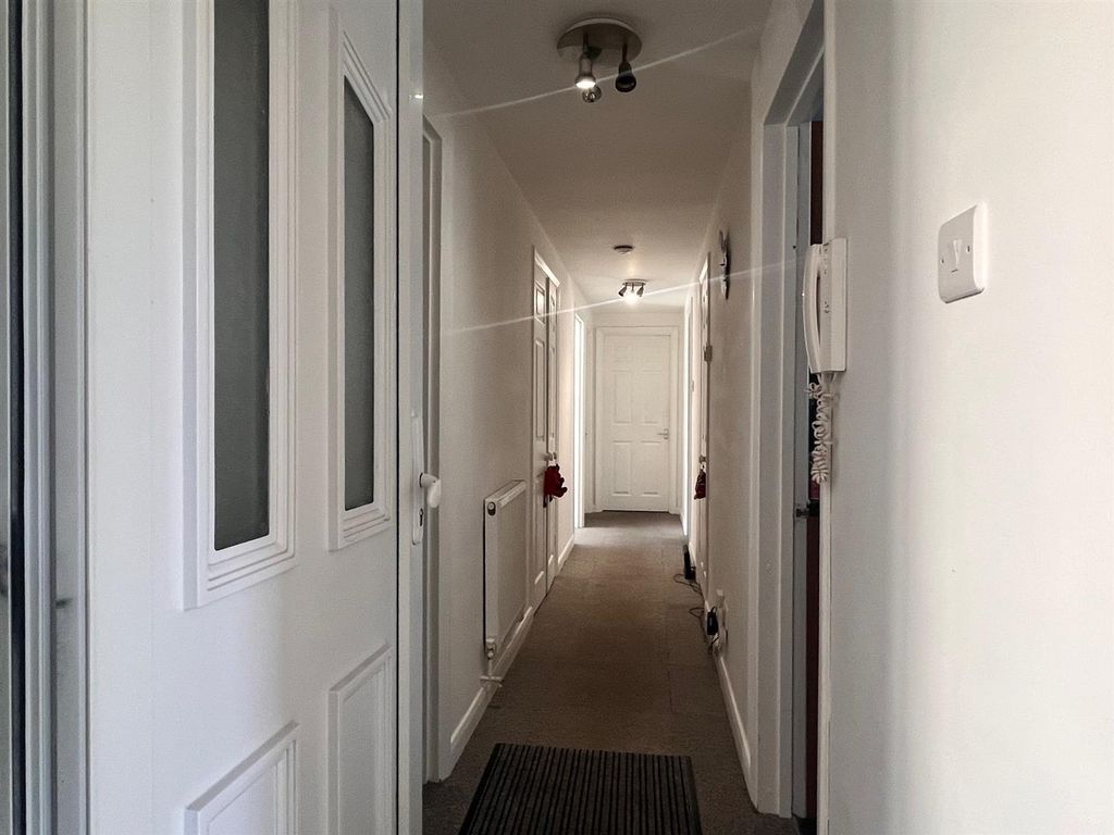 Property photo 2 of 14 Entrance Hall.Jpg