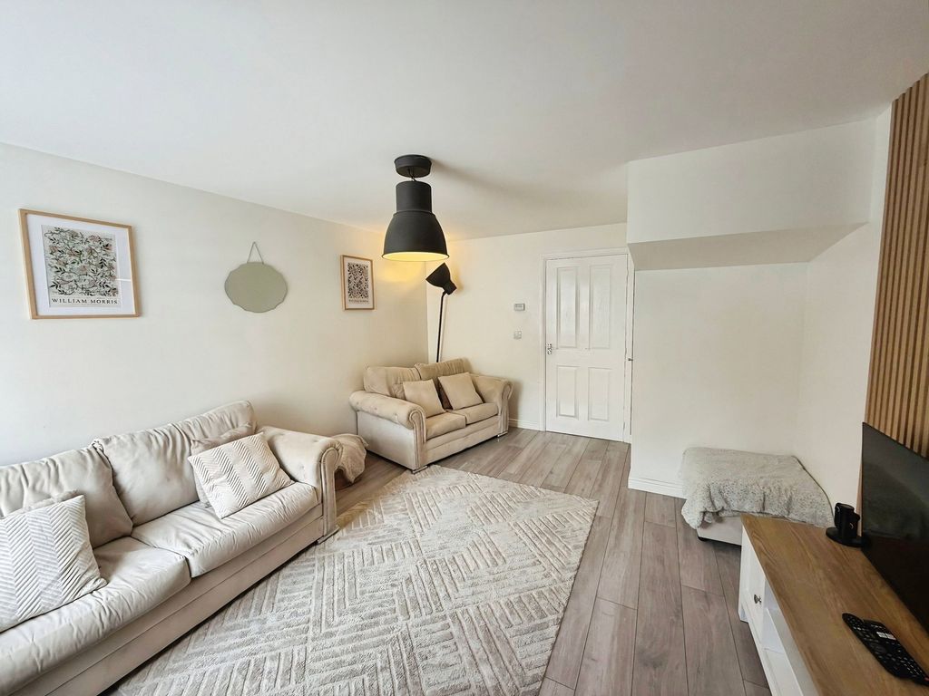 Property photo 3 of 37