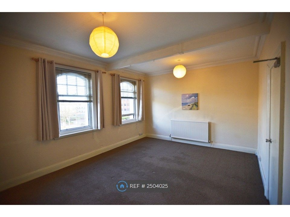 Property photo 2 of 10 Bedroom
