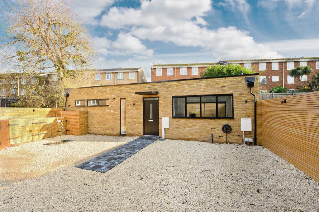 Property photo 1 of 17 Front Aspect