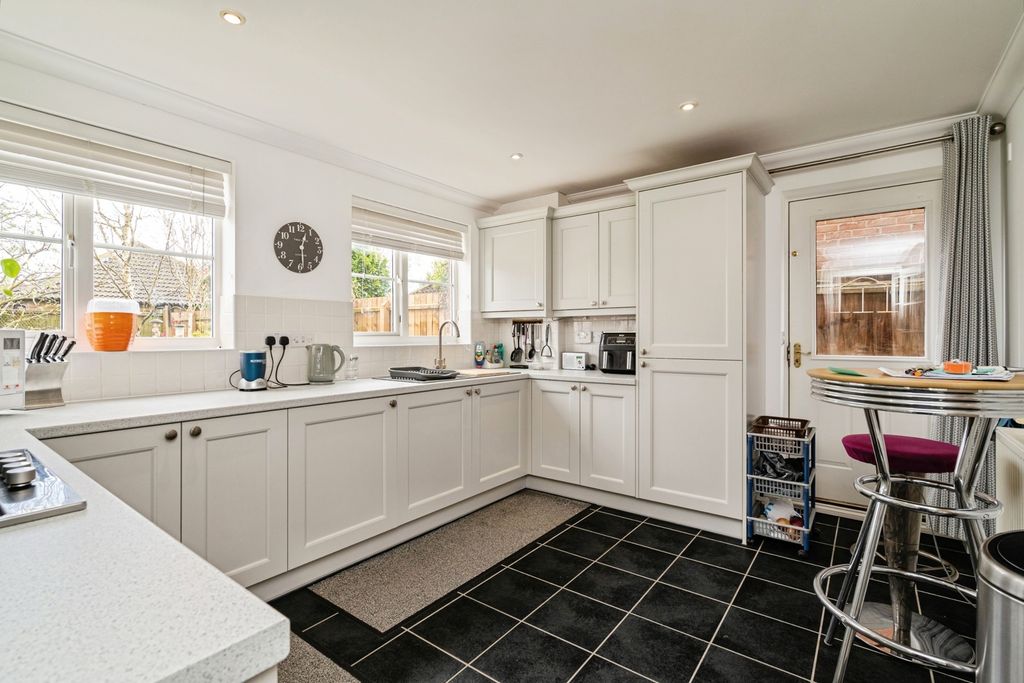 Property photo 2 of 18 Pbox-Img.Jpg