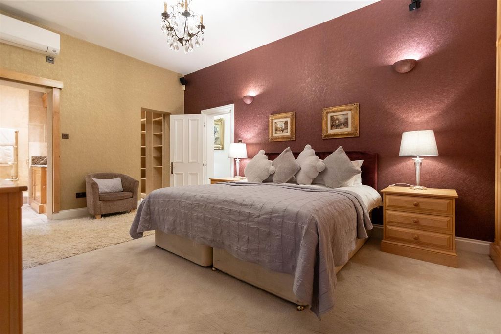 Property photo 3 of 11 Bedroom 1.Jpg