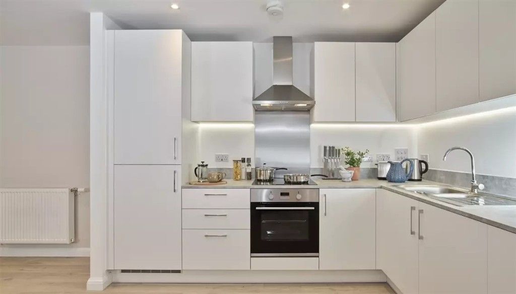Property photo 3 of 8 Kitchen