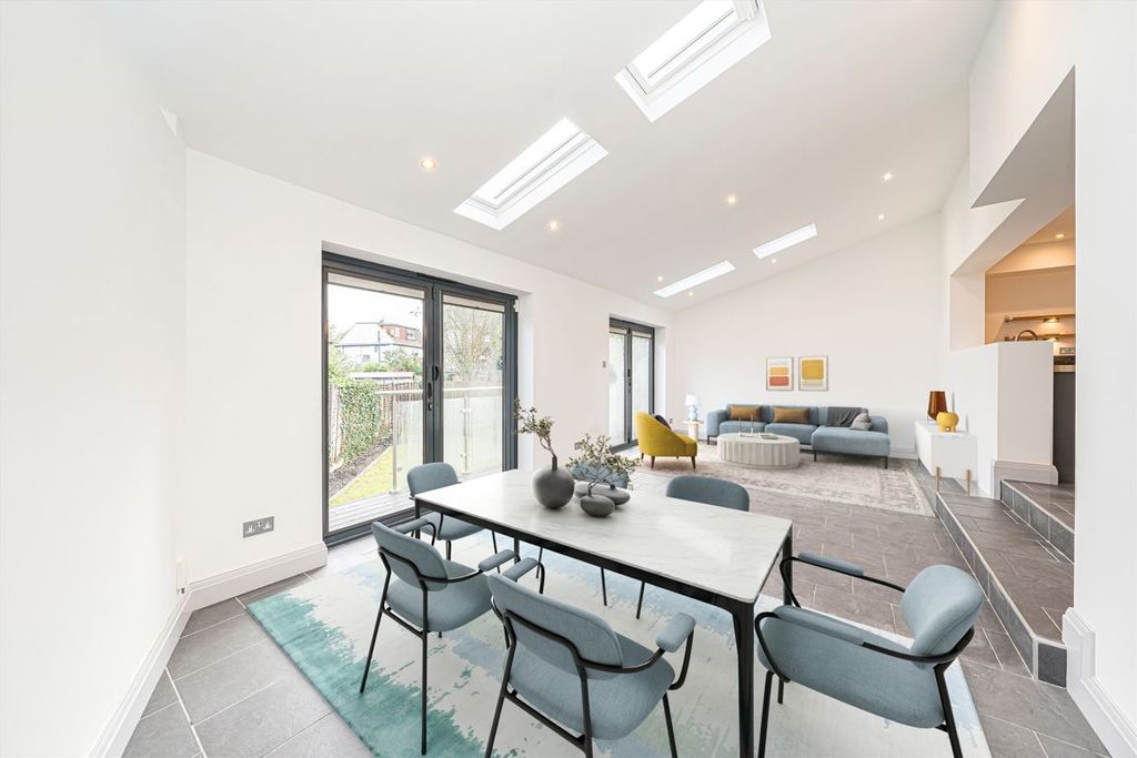 Property photo 3 of 8