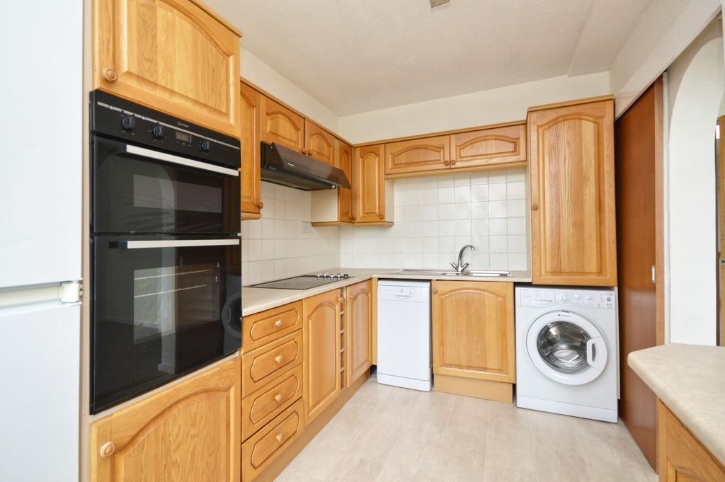 Property photo 3 of 18 Kitchen