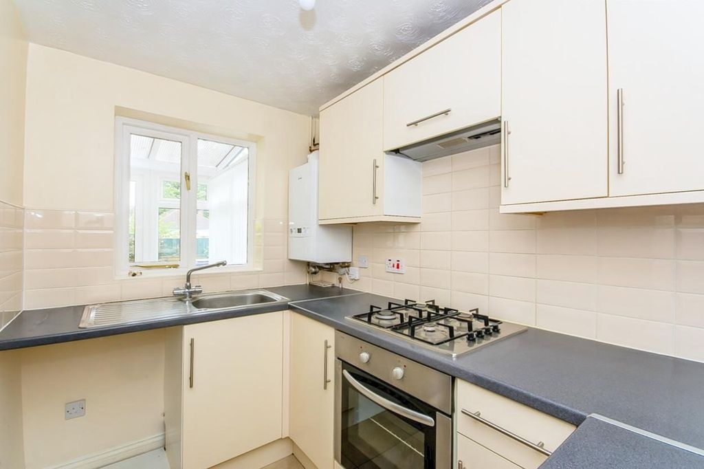 Property photo 2 of 8 Kitchen