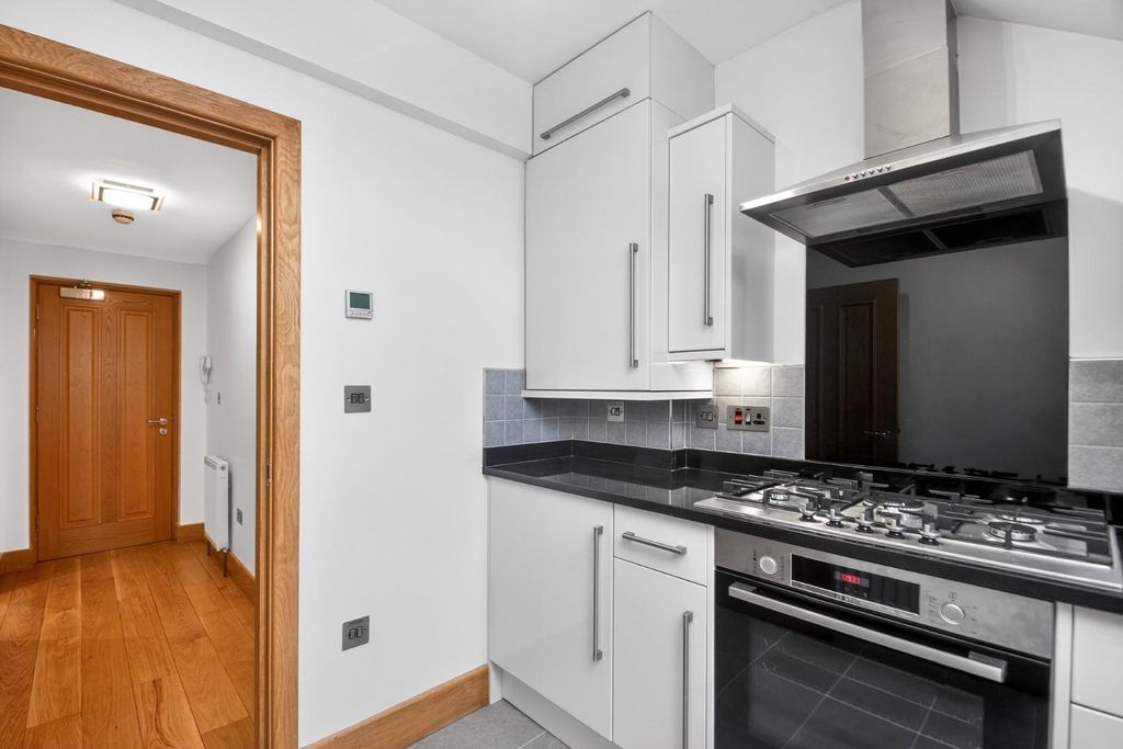 Property photo 3 of 14 Flat5-79Valleydrive-3.Jpg