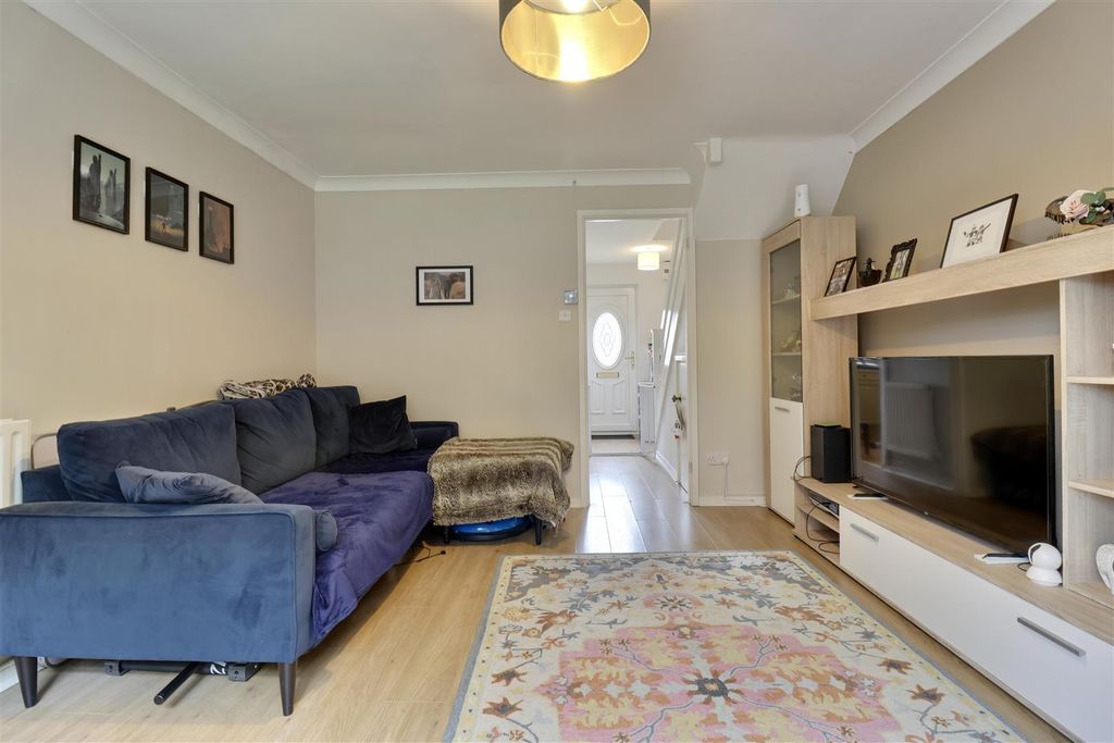 Property photo 3 of 11 C845754E-E73C-458D-Bfae-28A8E429CE4E_1_201_A.Jpeg