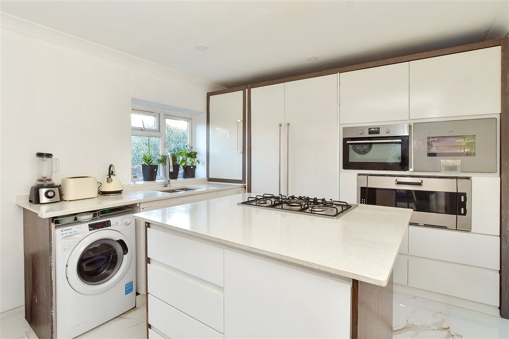 Property photo 2 of 10 Kitchen/Breakfast Room