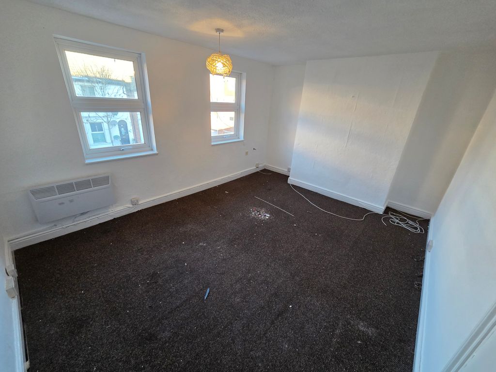 Property photo 2 of 8 Image