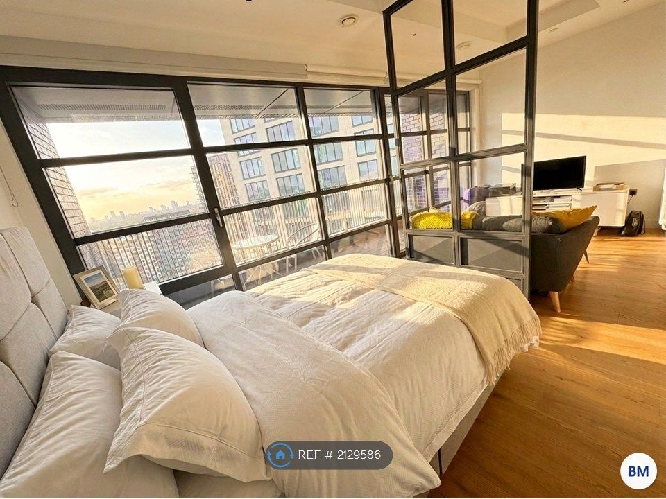 Property photo 2 of 10 Bedroom