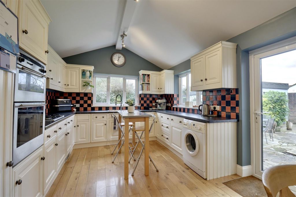 Property photo 3 of 34 5F36373C-E9De-403C-8Ad1-43786400C65B_1_201_A.Jpeg