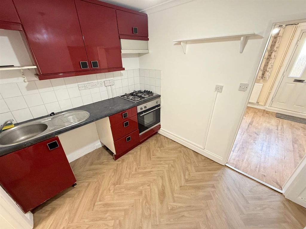 Property photo 2 of 9 Kitchen