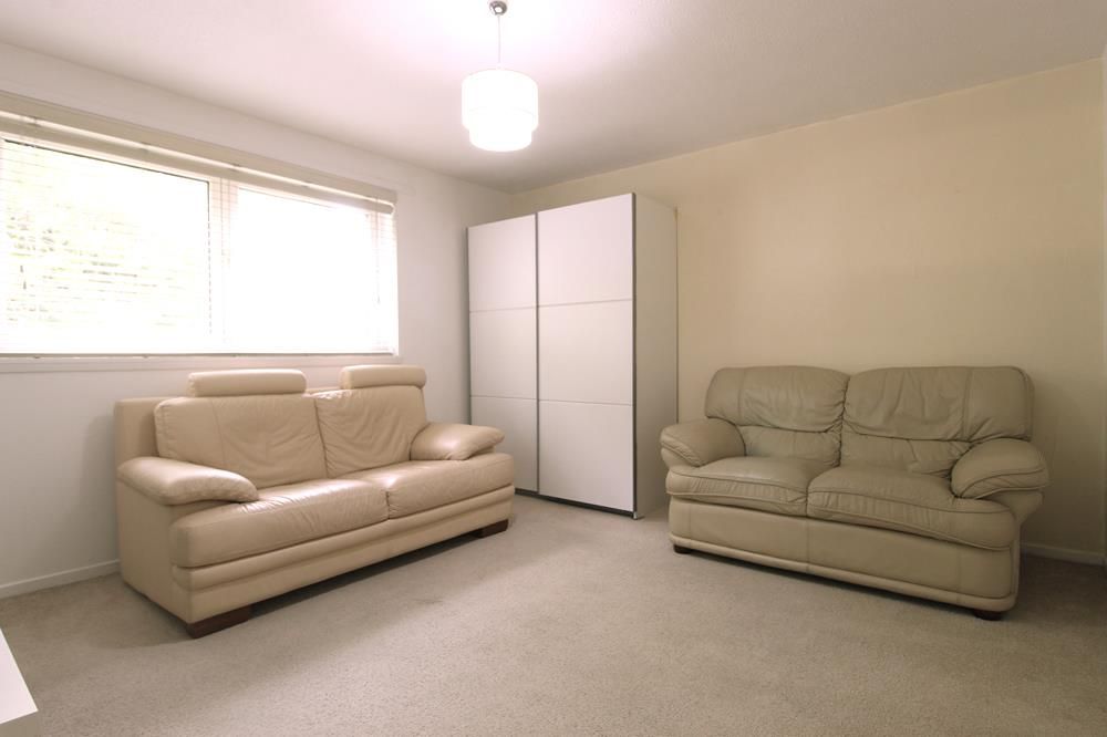 Property photo 1 of 7 Lounge