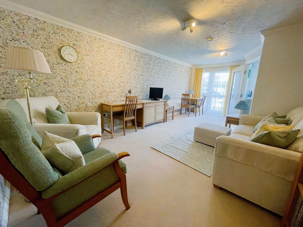 Property photo 3 of 12