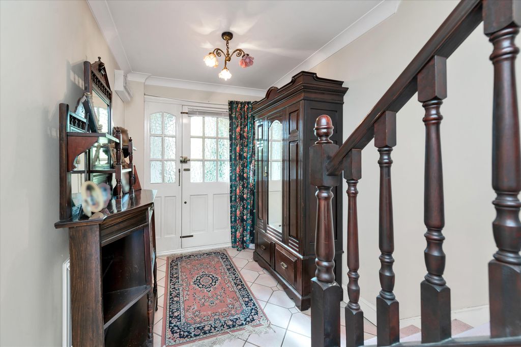 Property photo 2 of 19 Image
