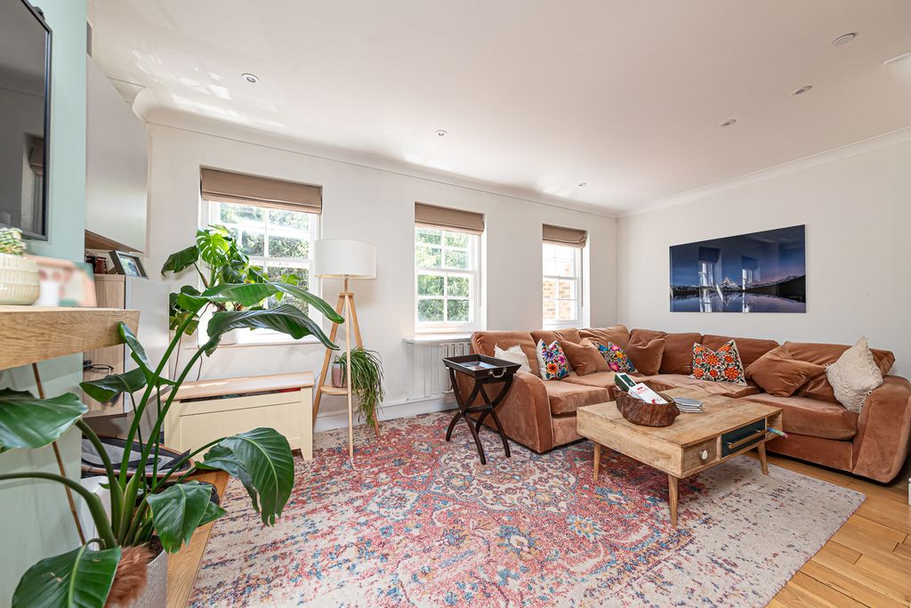 Property photo 3 of 28 8