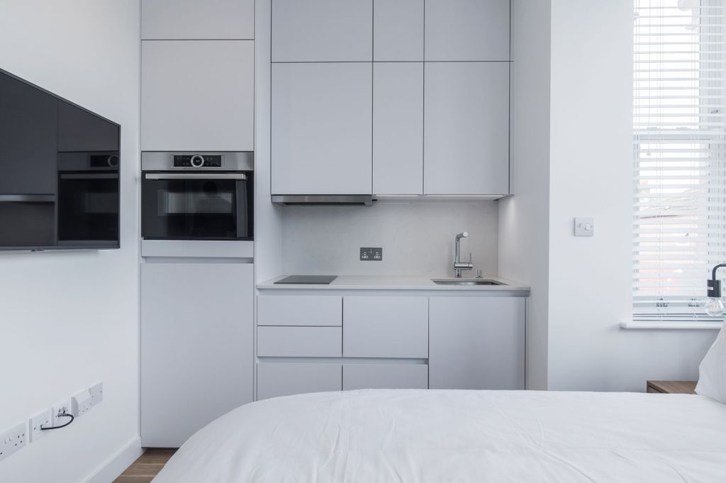 Property photo 3 of 12 Kitchen