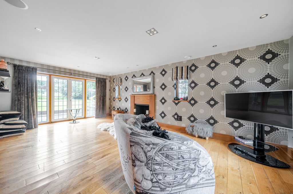 Property photo 2 of 29 1481934-10-6A43Bd...