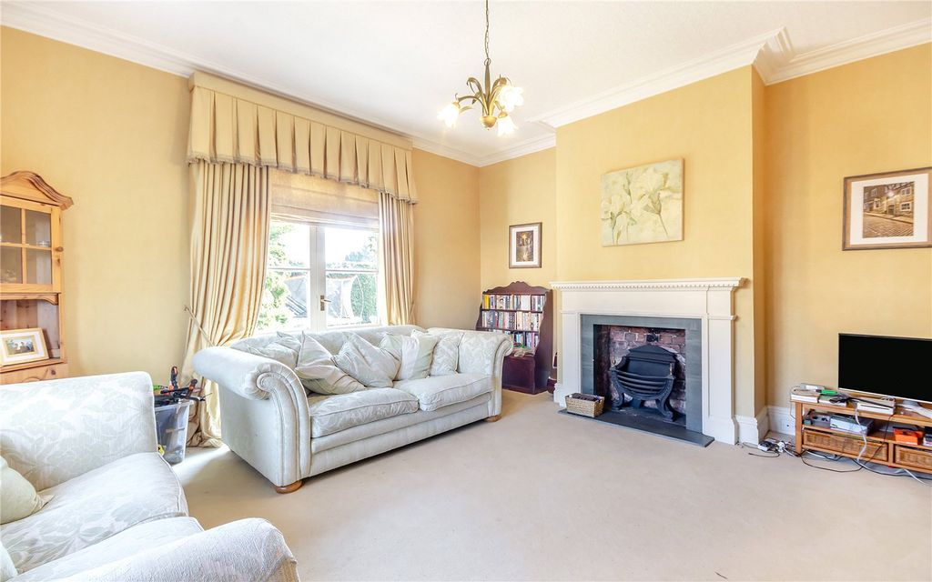 Property photo 3 of 23 Sitting Room