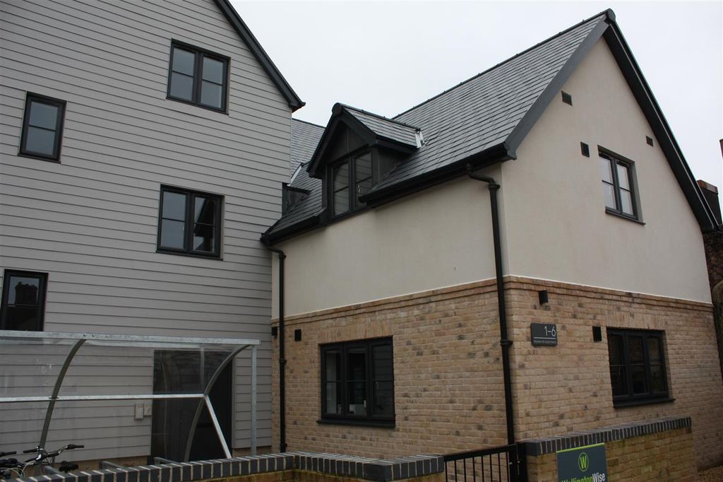 Property photo 1 of 8 Main Picture