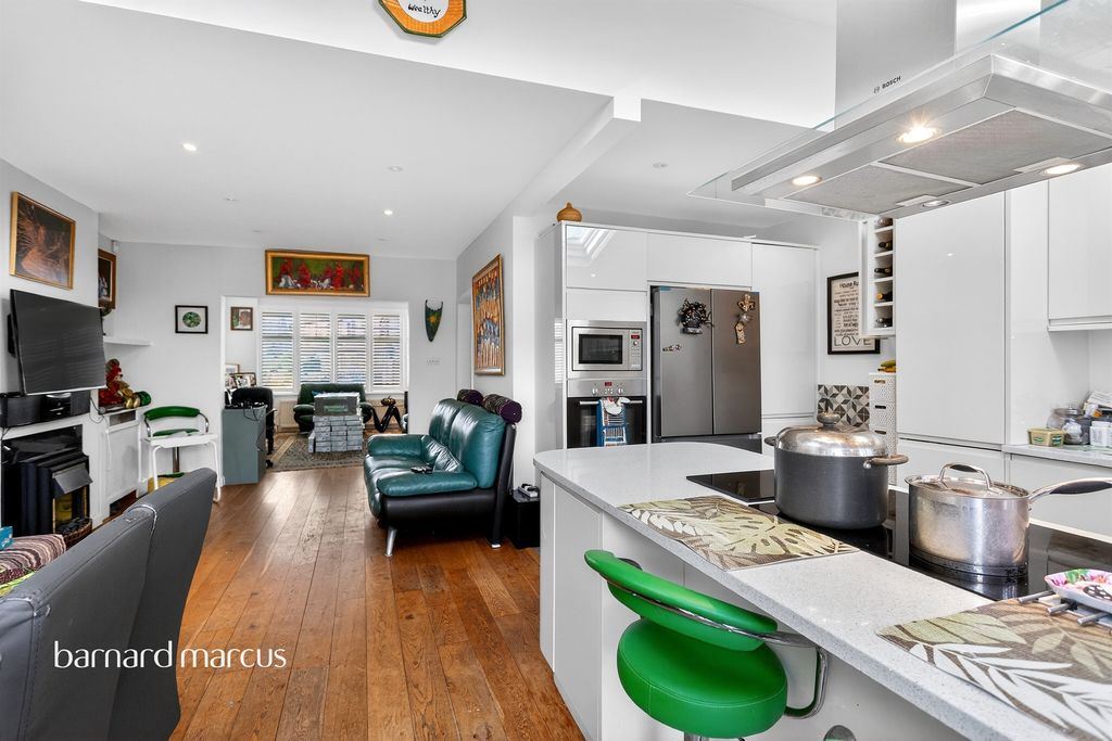 Property photo 3 of 17